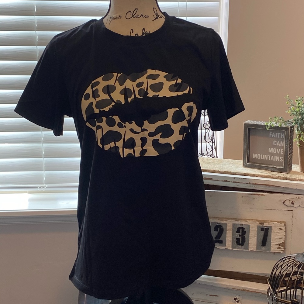 Women’s Black tee with leaped kiss lips